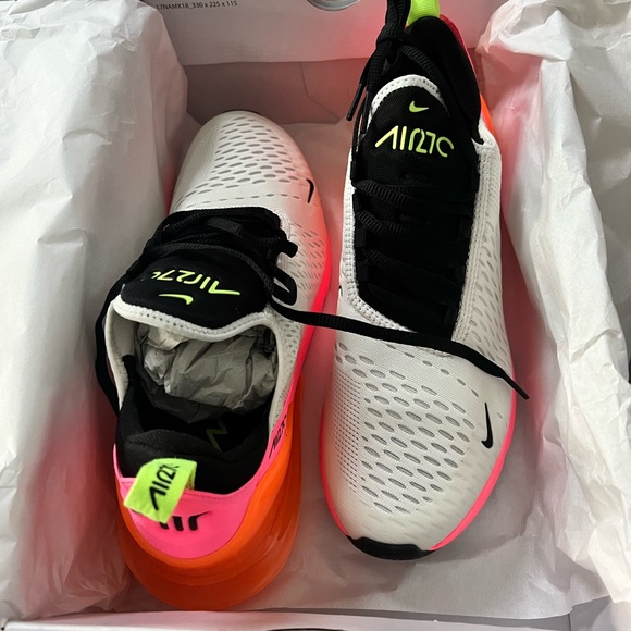 New In Box NIKE Air Max 270 Sneaker Sz 10 Sold Out Everywhere - Picture 2 of 9
